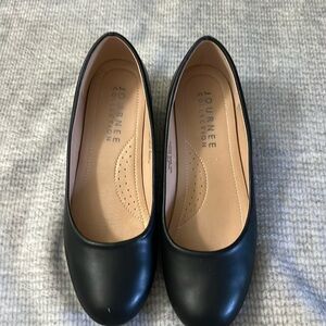 Journee Collection Women’s Shoes Size 8